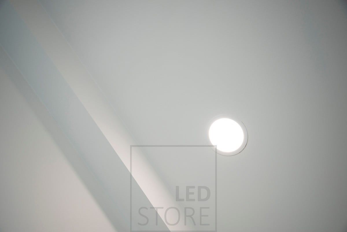 Round led panel on the ceiling. Led plafond 240 UPPOAVA, 17W is a multifunctional luminaire for indoor and outdoor use. Ledstore.fi